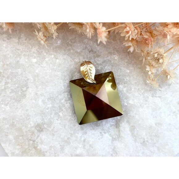 Prismatic Princess Cut Faux Sapphire Gold Leaf Vintage Pendant | Charm - 1" - Picture 2 of 9